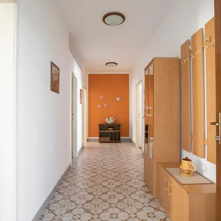 Spaciuos With Terrace In Lejlighed *